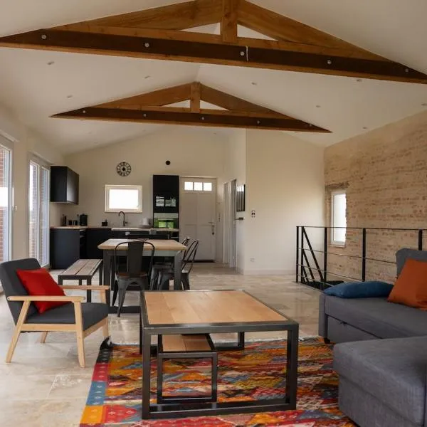 Gîte les Vabres - Ancienne ferme rénovée piscine pétanque，位于Coufouleux的酒店