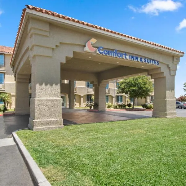 Comfort Inn & Suites Lancaster Antelope Valley，位于兰开斯特的酒店