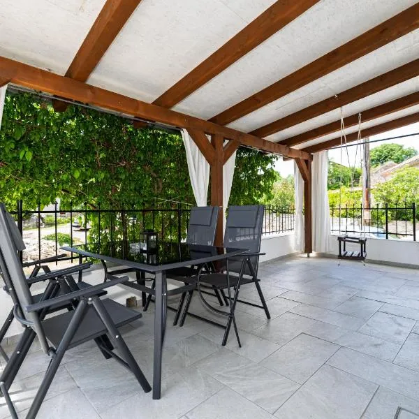 Apartman Laura-Risika，位于里斯卡的酒店