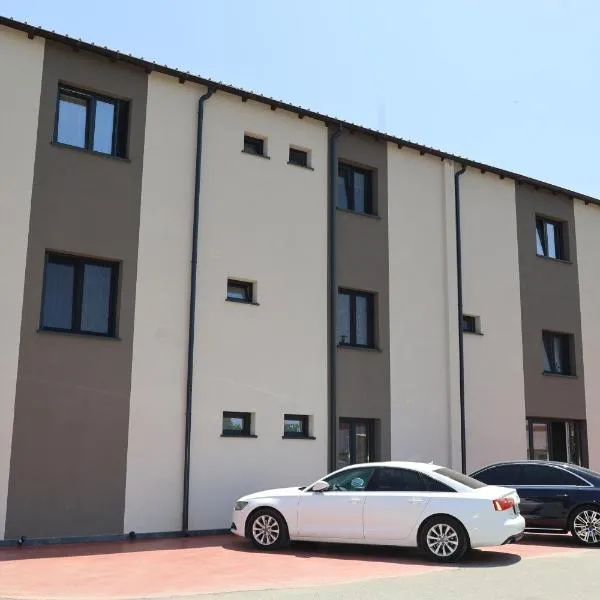Kalpazo Hotel Tommy Durres，位于((Bishtkamzë ))的酒店