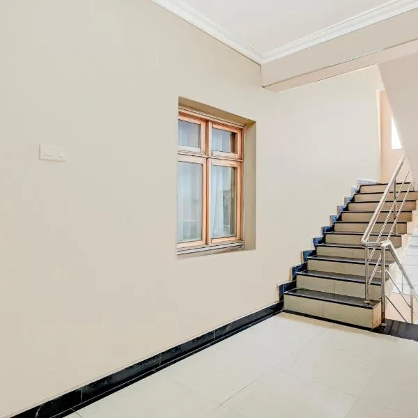 Super Collection O Bhanugudi Junction Kakinada Formerly Stay Inn Luxury，位于卡基纳达的酒店