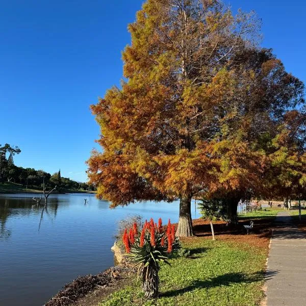 BelleVue Cottage - A serene waterfront escape!，位于德班维尔的酒店