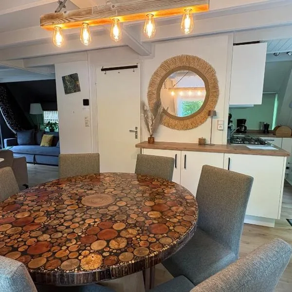 Chalet Séquoia 138 Nature, piscine et chien bienvenu à Durbuy，位于杜柏的酒店