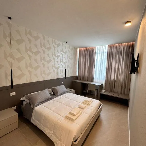 Royal Company Rooms，位于格拉索比奥的酒店