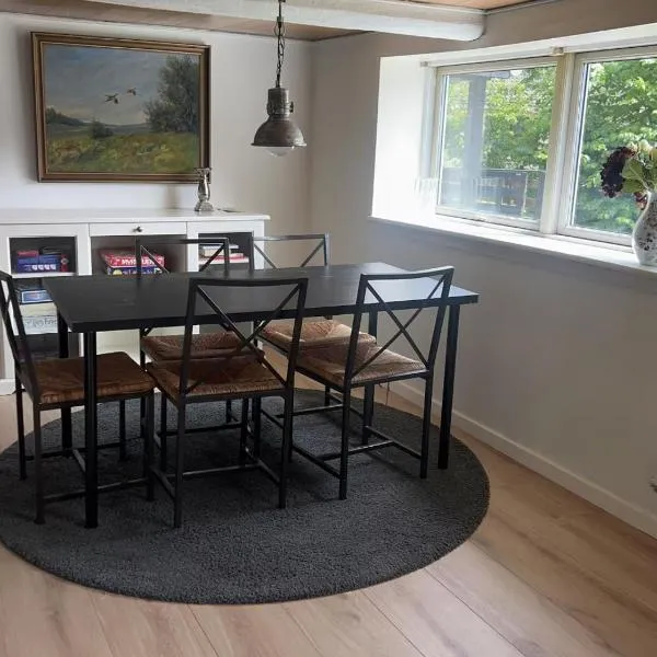 Charmerende sommerhus i fredelige omgivelser，位于斯科平的酒店