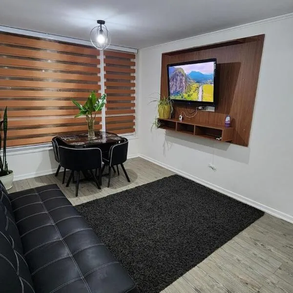 Comfortable y central depto 2D 2B with parking，位于洛斯安赫莱斯的酒店