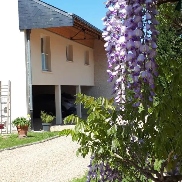 Gite Amanala Poitou，位于Saint-Genest-dʼAmbière的酒店