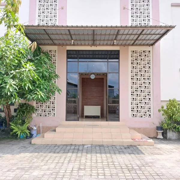 RedDoorz Syariah near Masjid Al-Aqsha Klaten，位于Klaten的酒店
