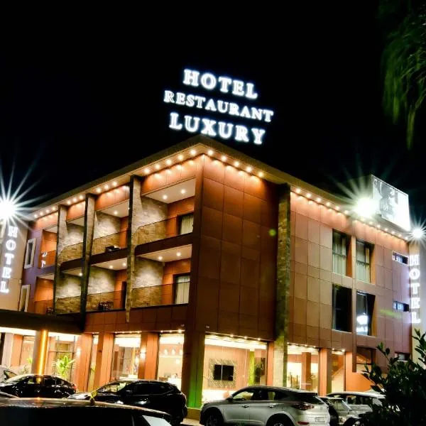 Luxury hotel，位于梅克内斯的酒店