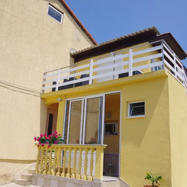 One Bedroom Apartment，位于班约勒的酒店