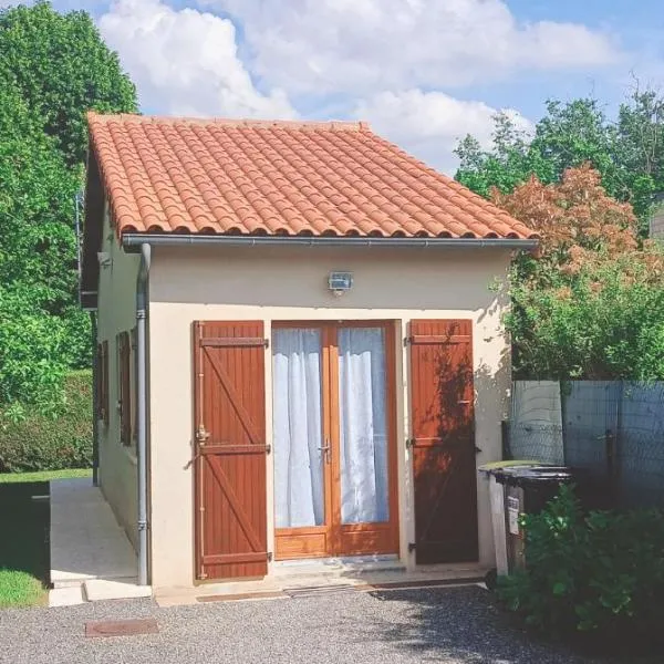 Maison T2 indépendante avec terrasse et parking，位于Buxerolles的酒店