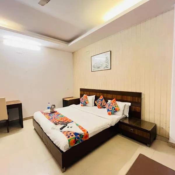 Green Villa -- Near Nizamuddin Railway Station，位于Farrukhnagar的酒店