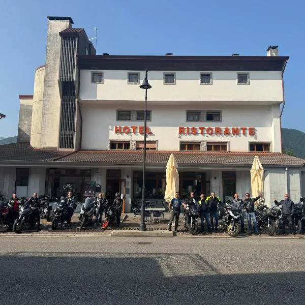 Bike & Bikers Hotel Restaurant，位于阿姆佩佐的酒店