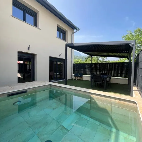 Piscine & Spa，位于Le Bourgeat的酒店
