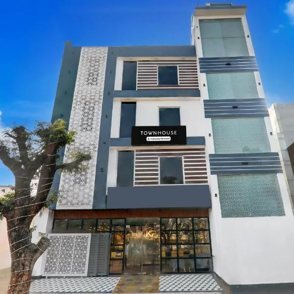 Super Townhouse Shaheed Path Near Ambedkar University Formerly Kings Paradise，位于Bijnaur的酒店