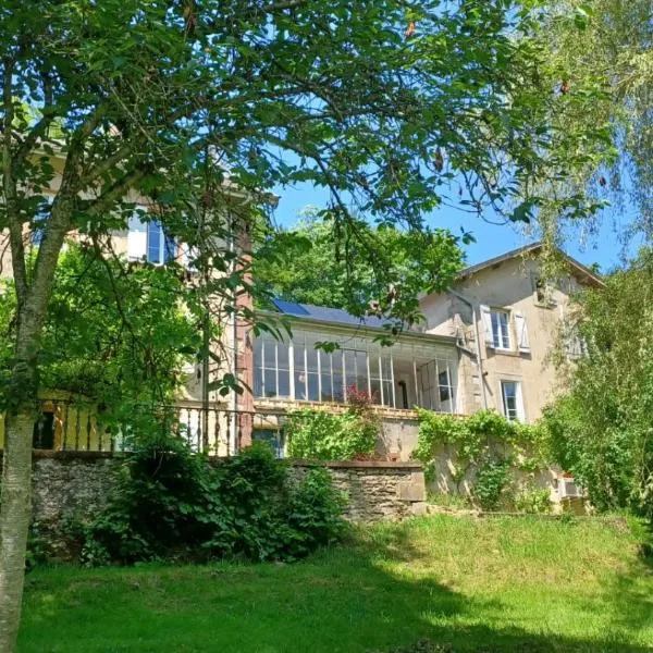 Gîte Artéa parc arboré 2,5 ha 2 à 6 personnes 20mn des thermes de Vittel et Contrexéville，位于Hagécourt的酒店