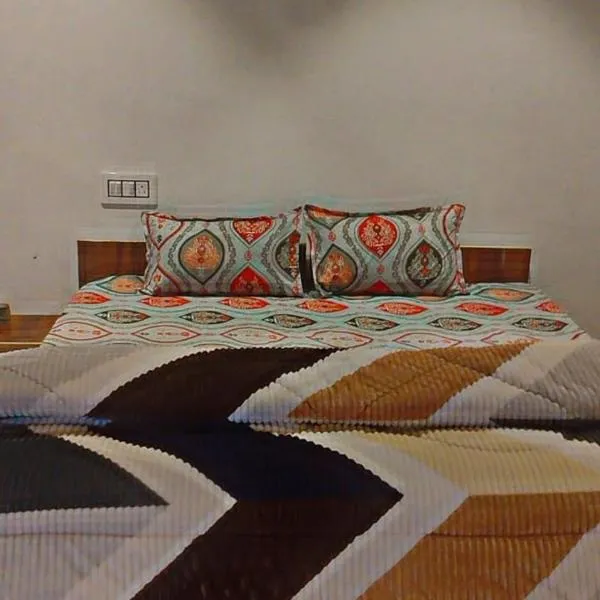 River side cafe guest cottage，位于Shamshi的酒店