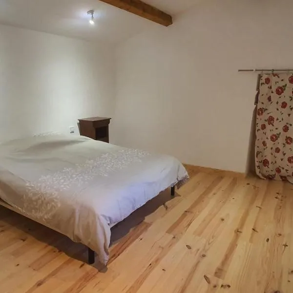 Calme, détente, balades, nature en Cévennes，位于Cros的酒店