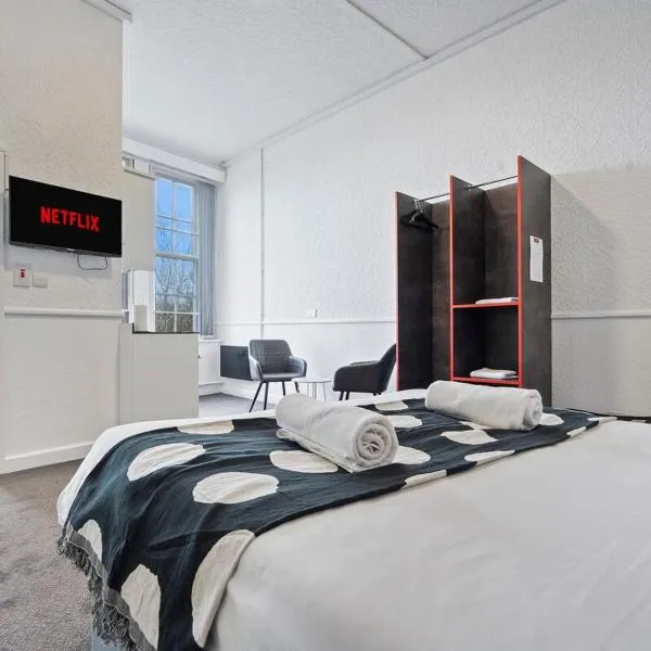 Chic, Cosy Hotel in Centre with Parking，位于达德利的酒店