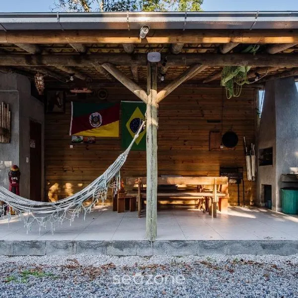 Cabanas relaxantes perto da Praia do Rosa - PRJ，位于普腊亚罗萨的酒店