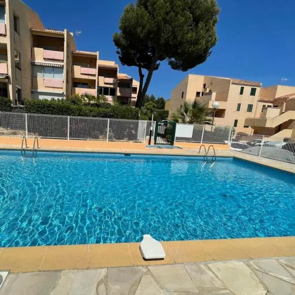Agréable T2 climatisé, terrasse,wifi,piscine，位于邦多勒的酒店