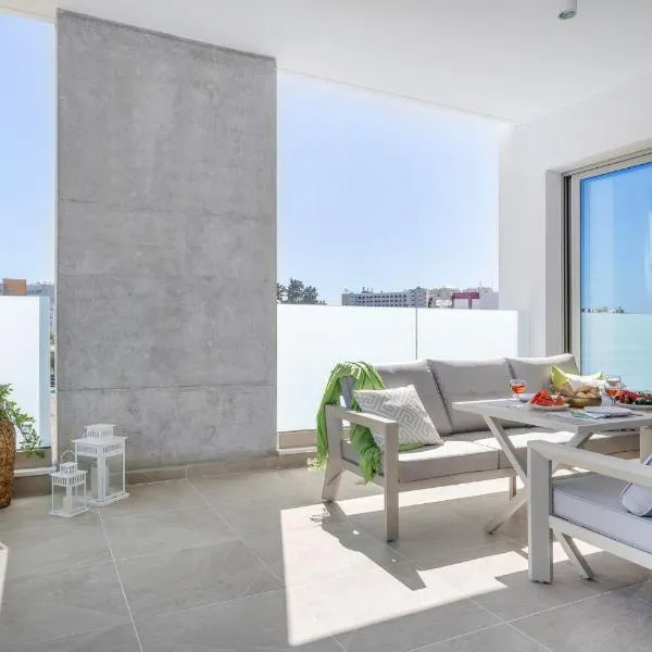 Mulberry Court Premium Apartments，位于利马索尔的酒店