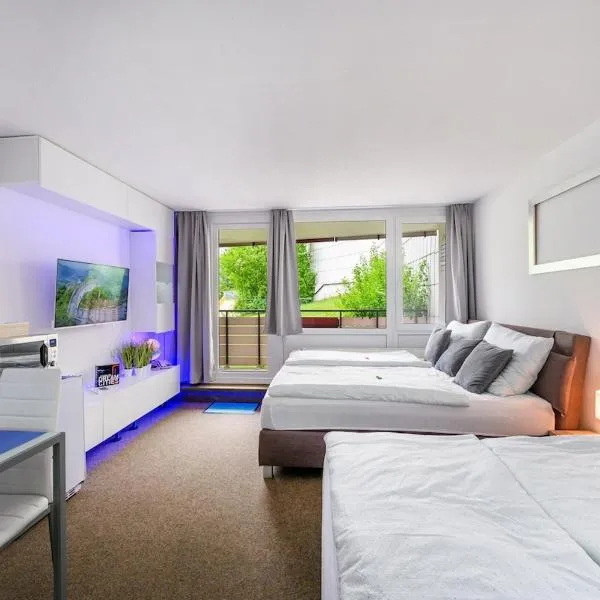 Blue Wellness Pools Saunas Appartement with Alpine view Balcony，位于圣恩吉玛的酒店