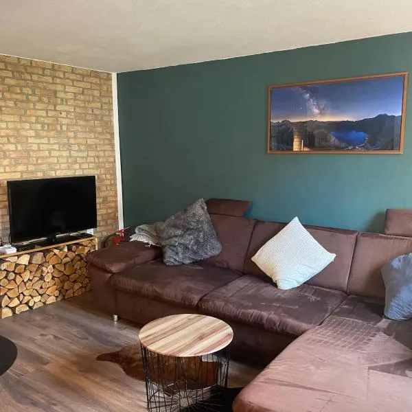 FERIENHAUS ZUM BULLERJAN - Coozy Haus mit Kamin，位于Eußerthal的酒店