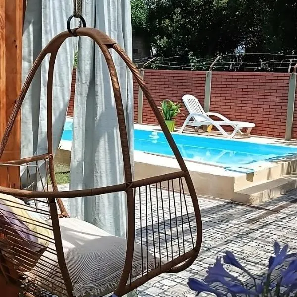 Casa Olivia- Alojamiento con piscina - Aeropuerto Ezeiza，位于埃塞萨的酒店