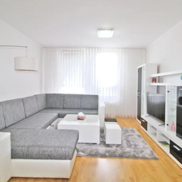 Apartman Slani San，位于图兹拉的酒店