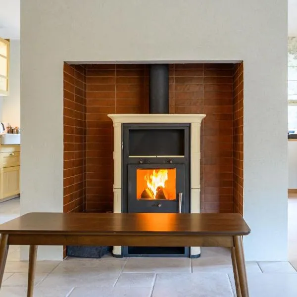 Checz Swornegacie - Dom wakacyjny nad jeziorem Karsińskim，位于斯沃尔纳加西耶的酒店