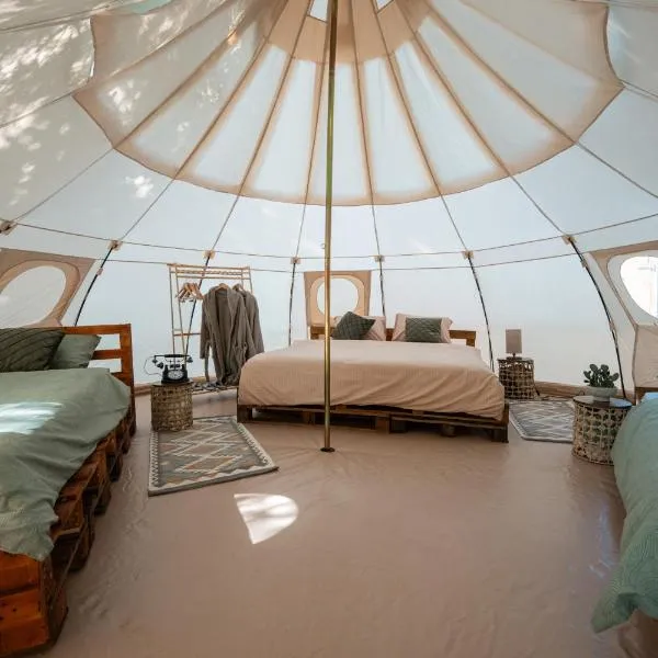Glamping Riverside Skadar lake，位于Železnička Stanica Zeta的酒店
