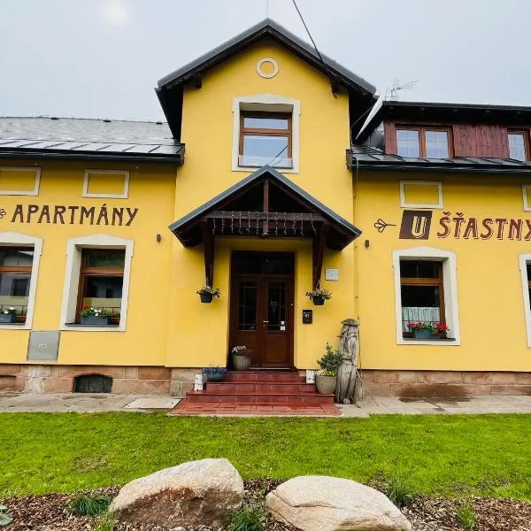Apartmány U Šťastných，位于切尔尼杜尔的酒店
