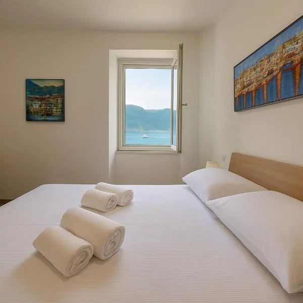 LAKEFRONT HOME RESIDENZA IL GALLO IN RIVA AL LAGo，位于皮索涅的酒店