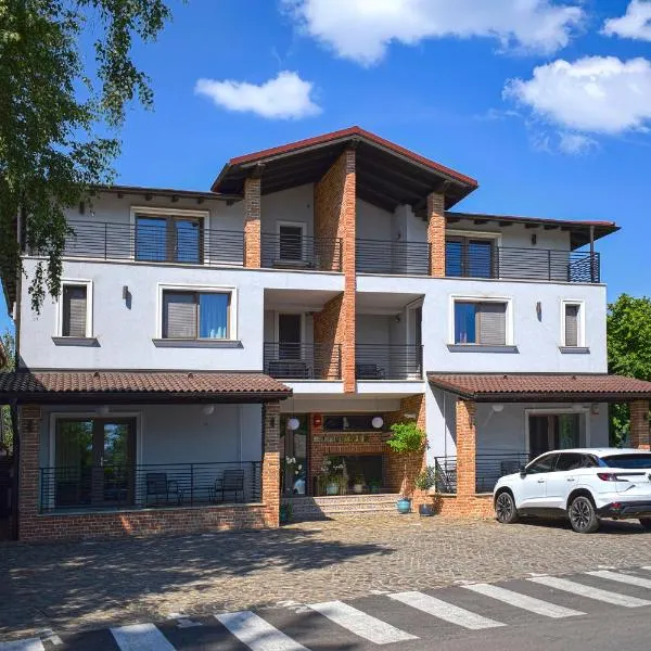 First Apartments，位于福克沙尼的酒店