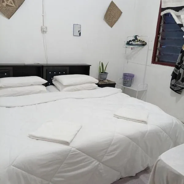 Mulu D Cave Homestay Room 2，位于姆鲁的酒店