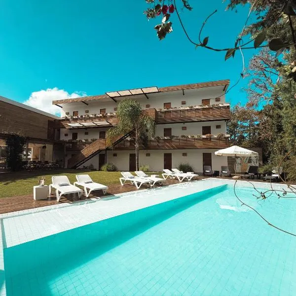 Live Hotel Boutique (Adults only)，位于埃斯特角城的酒店