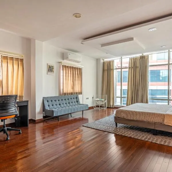 4 BHK Luxury Penthouse- Sliceinn Velvet, Wilson Garden, Bangalore，位于班加罗尔的酒店