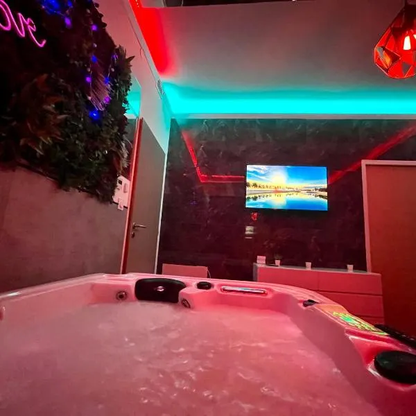 Love room avec jacuzzi intérieur proche Blagnac，位于Aussonne的酒店