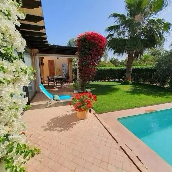 VILLA CHEZ IMANE avec piscine chauffée a Orangeraie Dyar Shemsi，位于Riaïna的酒店