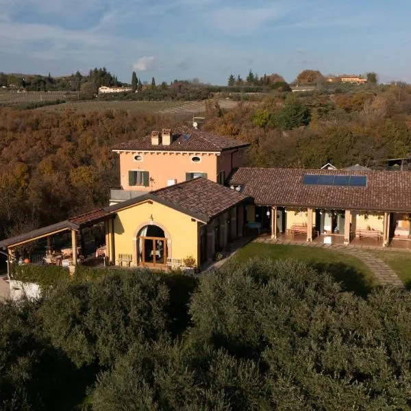 边缘农场度假酒店，位于Avesa的酒店