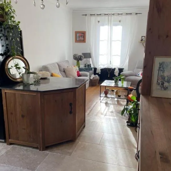 Cozy duplex with private garden，位于Soisy-sur-Seine的酒店