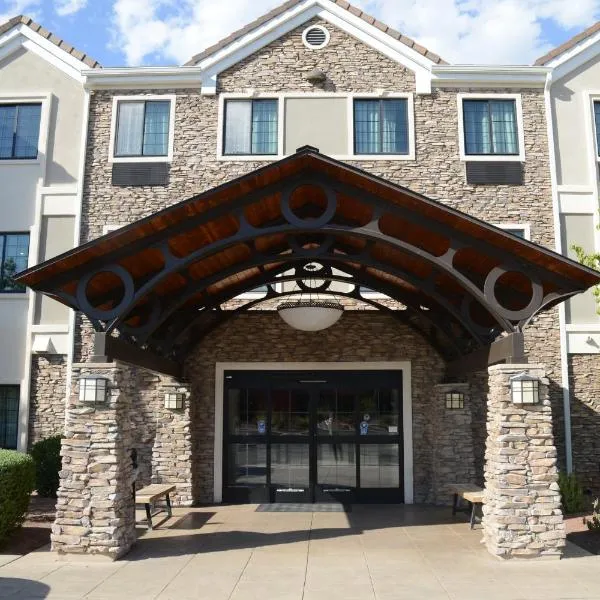 图森机场斯德桥套房，位于土桑的酒店