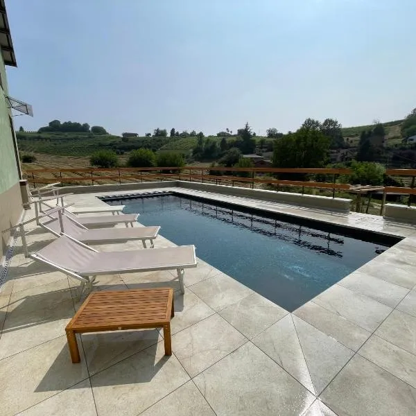 CA'du LIN - Jacuzzi e Piscina，位于Cisterna dʼAsti的酒店