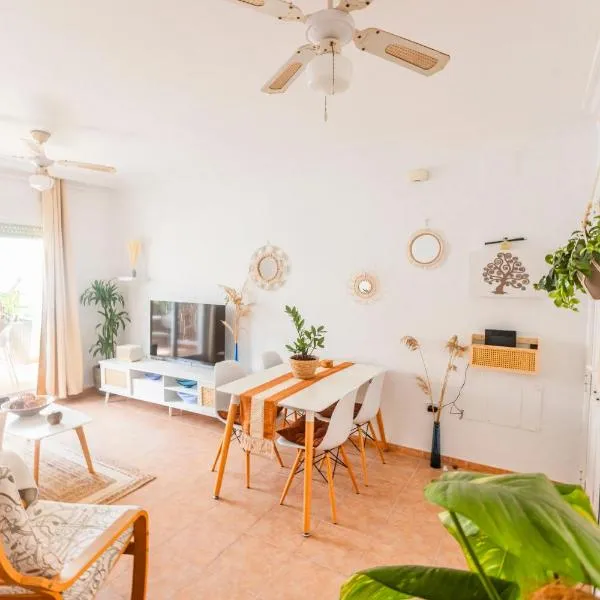 Bohemian apartment with pool 180m from Mojacar beach，位于莫哈卡尔的酒店