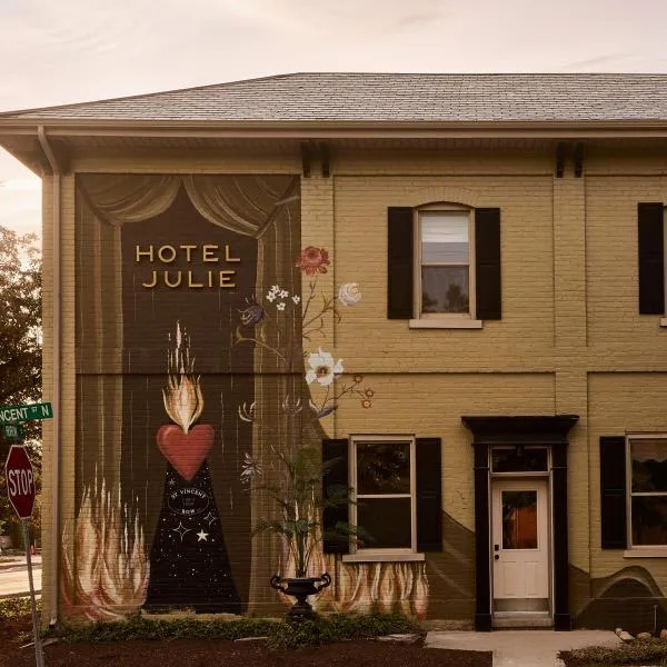 Hotel Julie，位于斯特拉福德的酒店