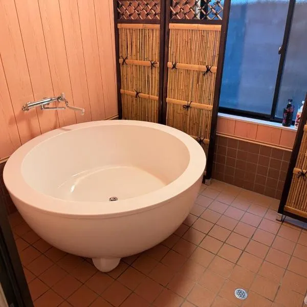 熱海網代くす亭，位于热海的酒店