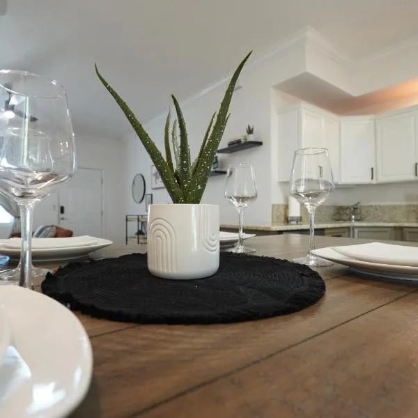 Luxury 2BD 2BTH Condo 5，位于可可比奇的酒店