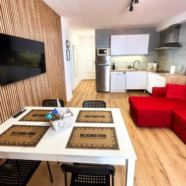 Modern apartment, heated pool & 2 terraces，位于洛斯克里斯蒂亚诺斯的酒店