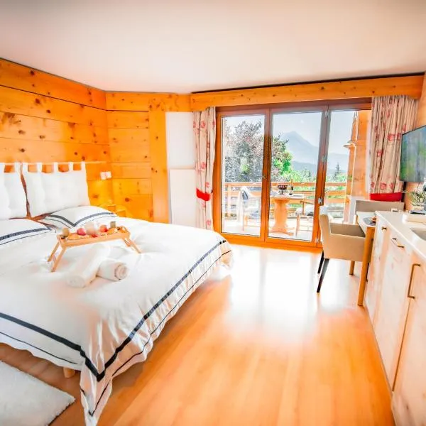 Clouds Studio Alpin Luxury View and Pool，位于威拉尔-苏-罗伦的酒店